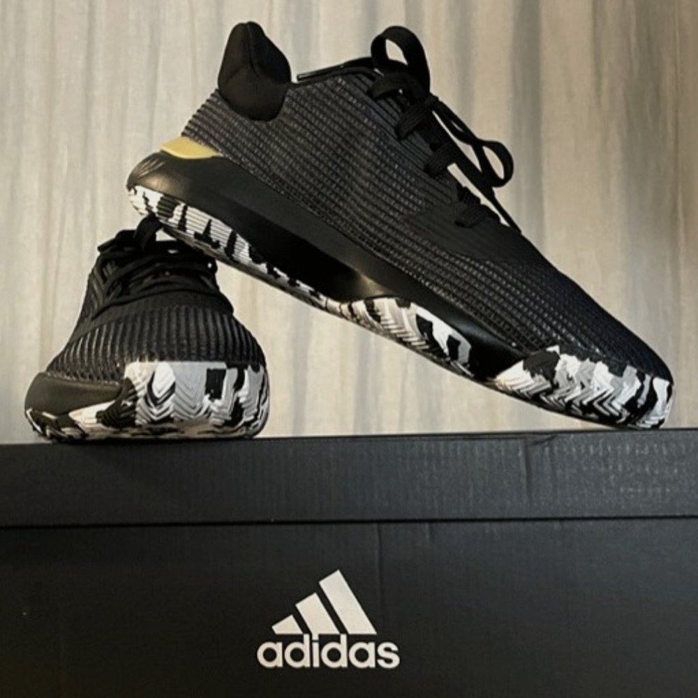 ADIDAS - Pro Bounce Low Top Basketball Sneakers '19